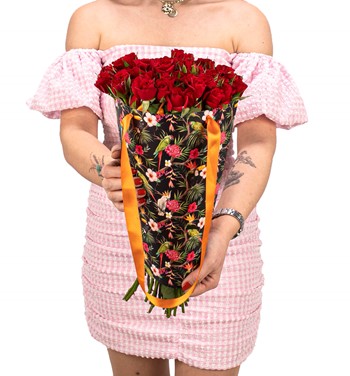 kırmızı gül çeşitli çiçekler